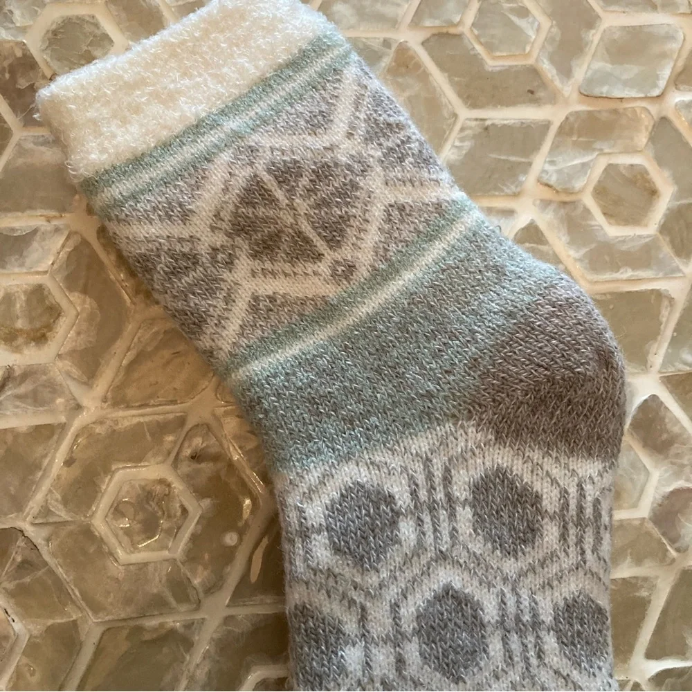 NEW!  Bundle of 2: Northeast Outfitters Women's Cozy Cabin Snowflake Socks